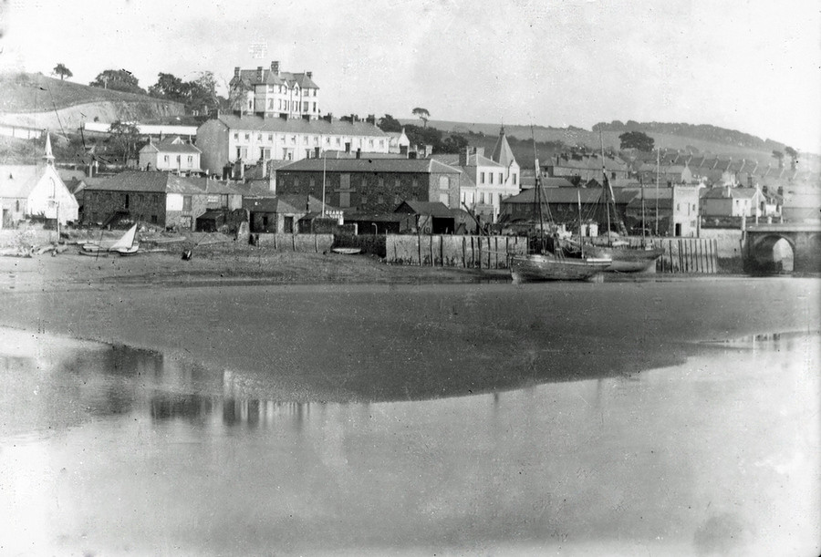 View, across the Torridge mud-banks, to the series of wharves that lay along Barnstaple Street, with East-the-Water on the hillside beyond.
